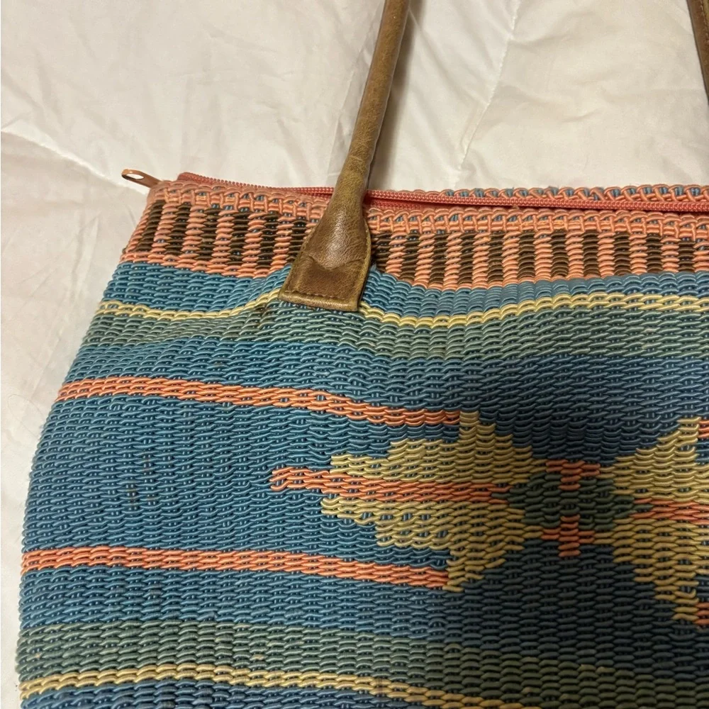 Vintage Southwest style woven handbag purse. Two pockets inside lining. - Picture 5 of 10